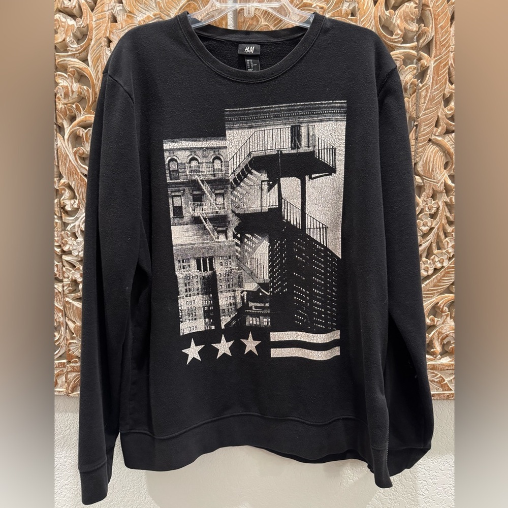 H&M Black Cityscape Graphic Sweatshirt w/ 5” Side Zipper- size XL Unisex